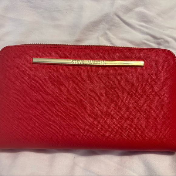 Steve Madden Vibrant Red Wallet with Gold Accent - Picture 1 of 8